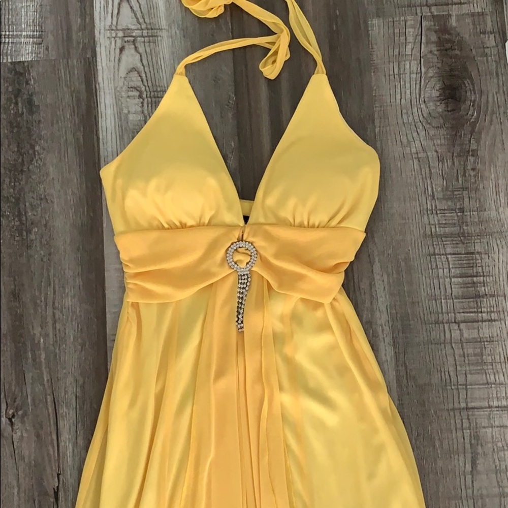 Yellow form fitting yellow dress